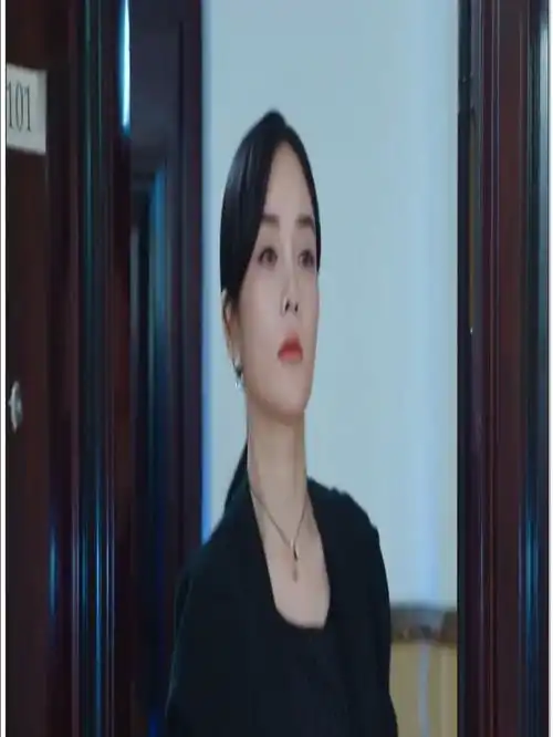 我们的少年时代薛之谦打开门,竟被鞋砸中,只有李小璐有这气势