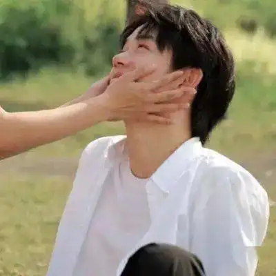 头像丨只要是我期待的我想要的我都愿意再等一等
