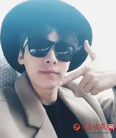 假的李易峰方否认有恋情盘点峰峰这些年有过哪些绯闻女友
