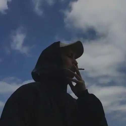 一些很有味道的成熟男生头像
