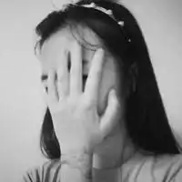 qq头像别拿我对你的好和她口中的我爱你相比较情侣
