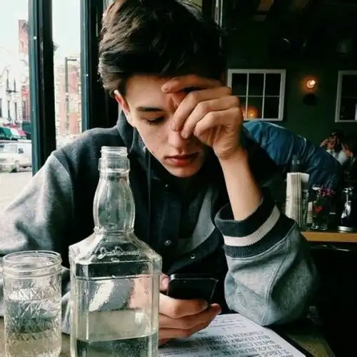 qq头像欧美风男生的
