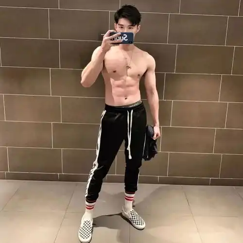 大长腿肌肉帅哥,是男友天花板了
