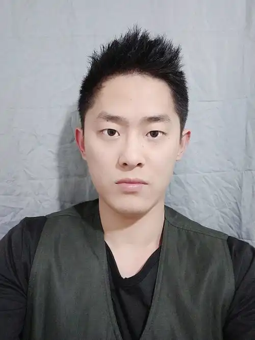 00后霸气男生照片平贺小豪
