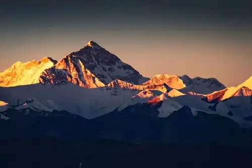 日照金山唯美图片,日照金山高级感图片
