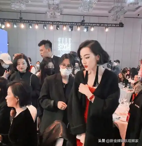 elle红毯取消很可惜,内场生图更有氛围感,热巴宋祖儿宋茜太有戏
