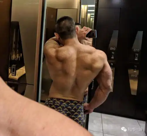 33岁上海肌肉男爆红网络,网友这也太巨无霸了
