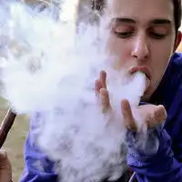 欧美男生颓废忧伤的头像不能释怀让旧情有了温度

