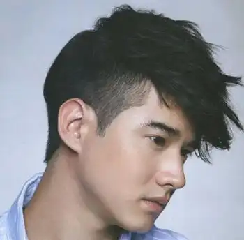 碎刘海男生莫西干发型男生碎刘海发型
