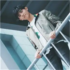 自然帅气男生头像大全看起来更显年轻活力
