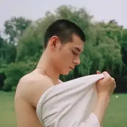剪寸头得男生真的是太帅了
