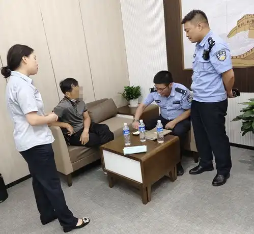 益阳一男子办理转账业务时神情紧张,银行工作人员发现不对劲赶紧报警
