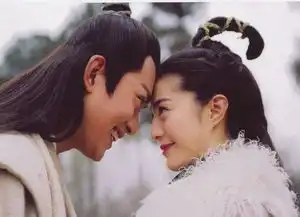 曾是内地古装男神,如今穿奇装异服戴美瞳网剧里打酱油
