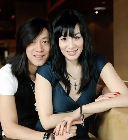 钟丽缇的绚烂情史,靠美貌征服了10个男人,46岁嫁小12岁帅气型男
