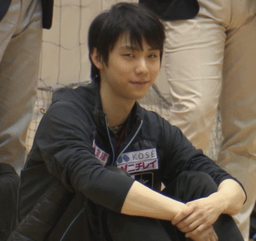 羽生结弦罕见牛仔衬衫造型亮相简直是冻龄的17岁少年
