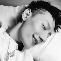 成熟帅气个性男生头像黑白风格男生qq头像
