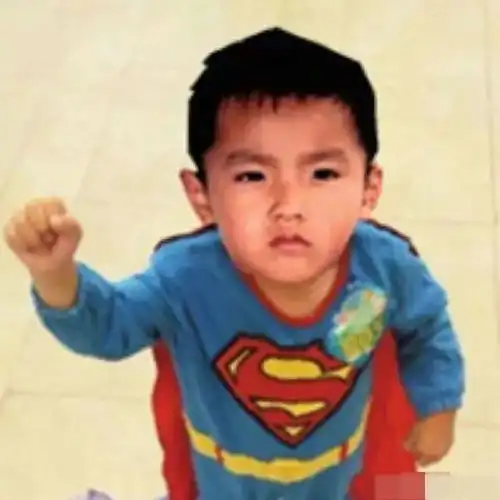 胡歌童年照pose撩人彭于晏鹿晗杨幂baby儿时萌照见过没
