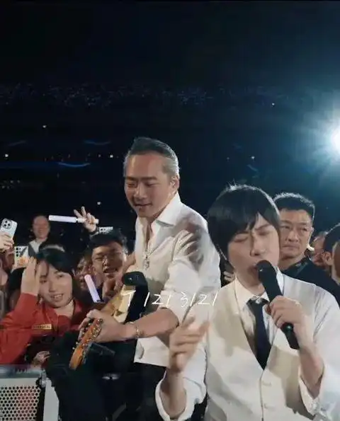 39岁前tvb男星疑转行做保安,曾是选秀冠军,因背妻与女星偷食被公司封杀
