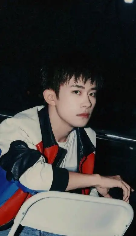 2021易烊千玺复古风手机壁纸皮肤2021找一个同款的男朋友系列壁纸

