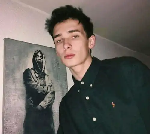 长时间不换qq头像的男生,100是这3个原因,你中枪了吗
