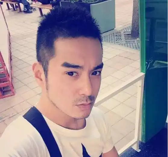 六个男生短发发型,瞬间变身高颜值气质帅哥
