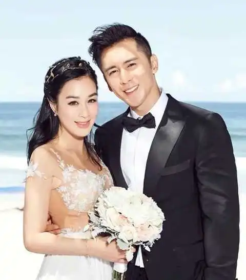 钟丽缇大展身材曲线,穿高跟鞋跳舞,状态好到令人佩服
