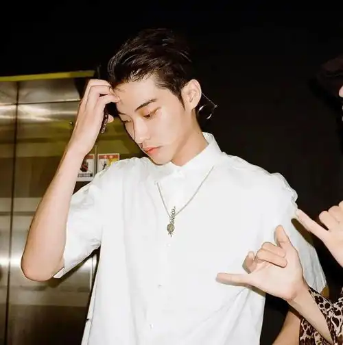 头像老师说一旦发现数学题不会做就跳过这一跳我就再也没有停下来
