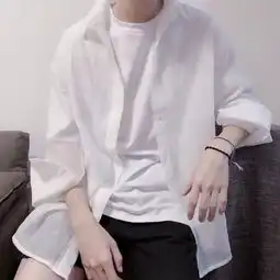 男生半身头像
