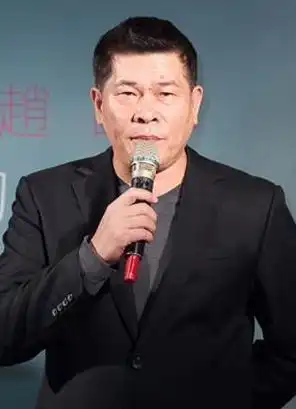 就在昨天,64岁知名男星宣布破产欠债高达2.4亿,账户仅剩500元
