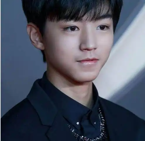 当红男星留胡子,鹿晗成熟,黄子韬辣眼睛,千玺有点邋遢
