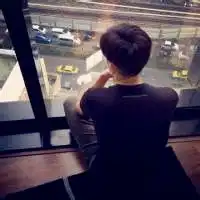 男生背影qq头像,孤独寂寞时望着远方
