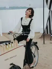 别再穿阔腿裤了,现在流行穿初恋裤
