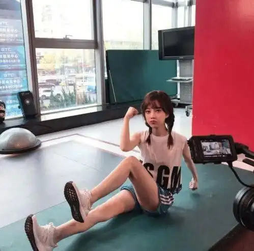 曾经的斗鱼一姐冯提莫,为什么会选择跳槽去b站做一个不知名小主播
