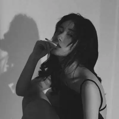高清霸气女头像黑白图片超拽高雅社会女生头像图片
