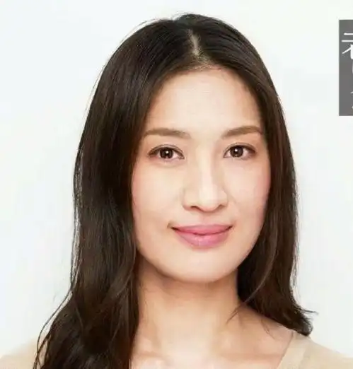 为何50岁以后的女人,更偏爱剪短发除了好打理,背后还有啥原因
