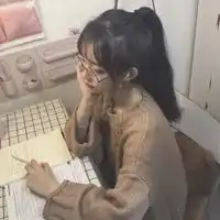 女生戴眼镜侧脸头像真人戴眼镜的女生侧面头像图片

