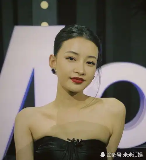 孙怡晒自拍称夜宵吃太多胖了,肉全长脸上,脸型成焦点
