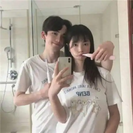 超甜蜜的情侣头像一对,突然间想起某个人