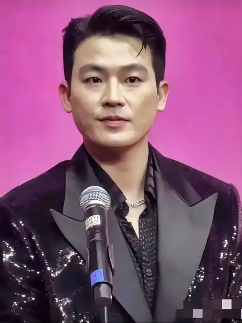 生万物男主欧豪这张脸,
