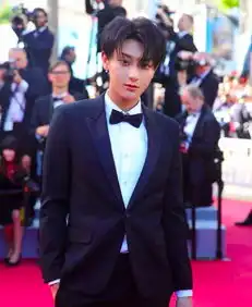 巩俐霸气现身戛纳电影节原来评委里还有ta
