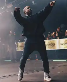 球鞋某男子花750美金网上购买yeezy350,收到货后他想毙了卖家

