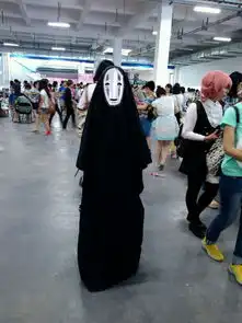 求一张无脸男图片,是真人cos的,在人海里张望还是回首的图片,看起来很孤独的样子谢谢万能的知
