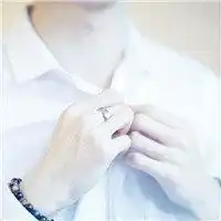 喜欢用半身侧脸做头像的男人微信头像图片大全
