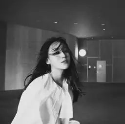 黑白头像丨孤独让人成长,痛苦令人坚强薄荷
