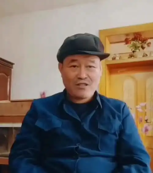 只因和赵本山长得一模一样,男子靠脸走红网络
