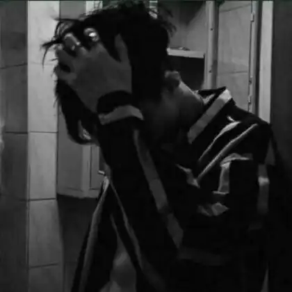 霸气男生头像黑白酷帅,长相不酷的男人酷不起来
