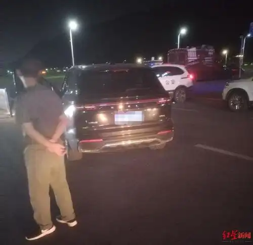 男子醉驾被查后花式折腾三小时,最终驾照被吊销
