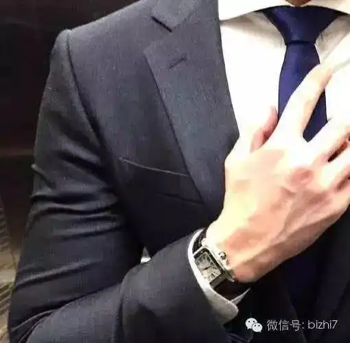 成熟稳重风格的头像男生西装衬衫头像大全
