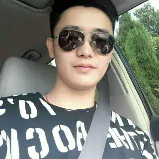 25岁男人照片头像真实一