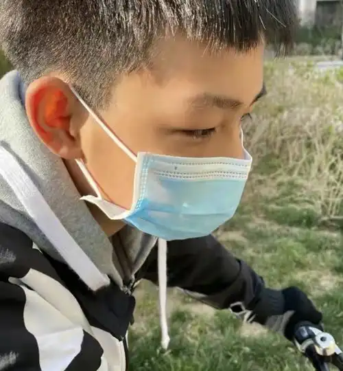 白百何不演戏了也是富婆,爱马仕随意放地上,一个镜子要7万
